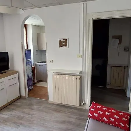 Accogliente Bilocale In Zona - Uso Turistico - Vda - - 0318